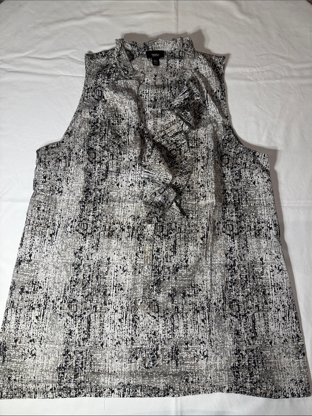 Mossimo Supply Co. Black and White Ruffle V-Neck Camisole